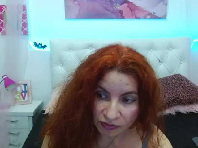 Live sex webcam photo for AliceMiller13 #277065796