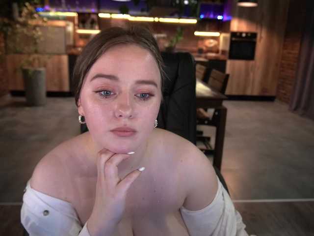 Live sex webcam photo for AliceMoonL #275720398