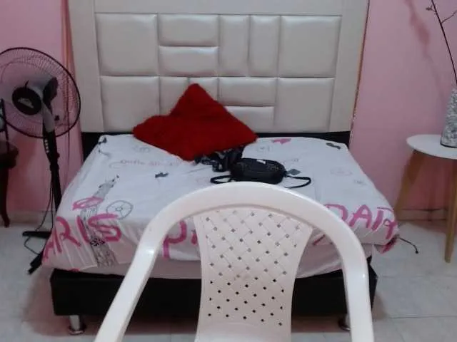 Live sex webcam photo for AliceSmith1 #271769084