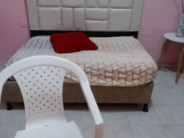Live sex webcam photo for AliceSmith1 #271963425