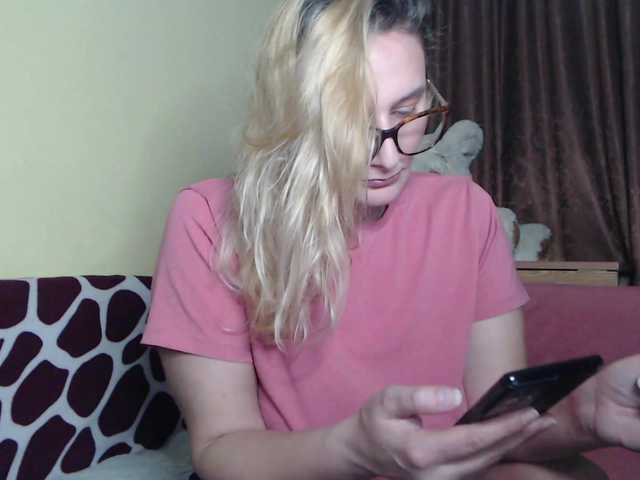 Live sex webcam photo for AliceSweety #290343672
