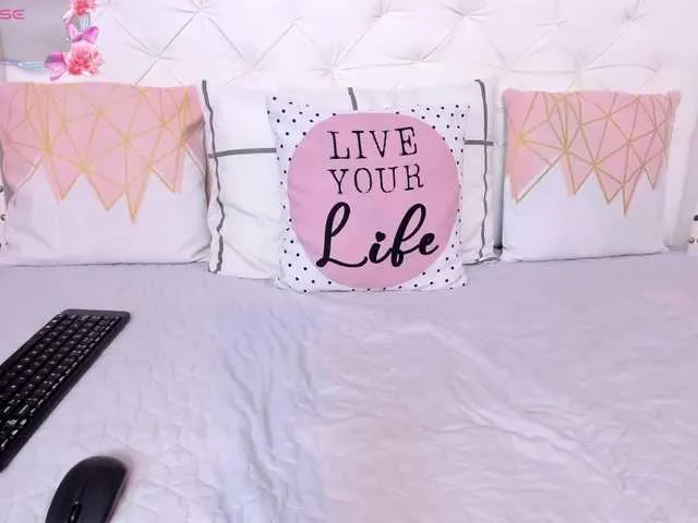 Live sex webcam photo for AliceTylor #290835600