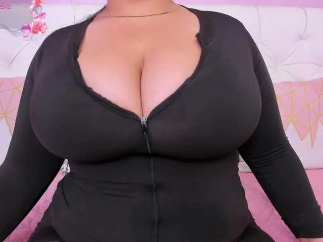Live sex webcam photo for AliceTylor #290883157