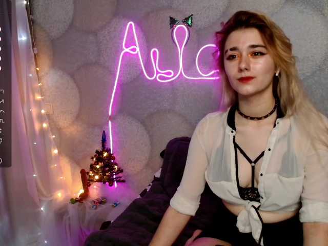 Live sex webcam photo for AliceWN #276936944