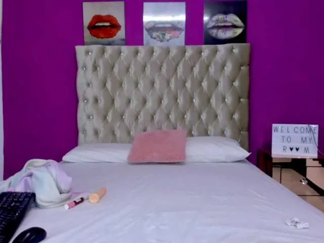 Live sex webcam photo for AliceeTurner #271728086