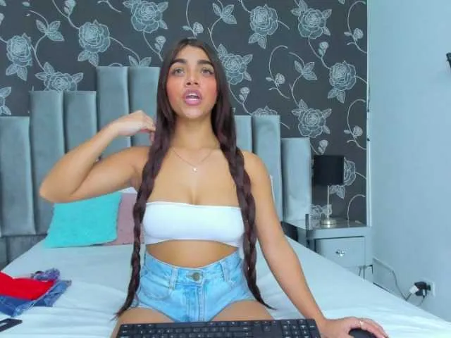 Live sex webcam photo for AliceeTurner #272234405