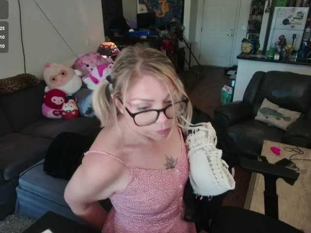 Live sex webcam photo for Aliceliddell7 #291778909