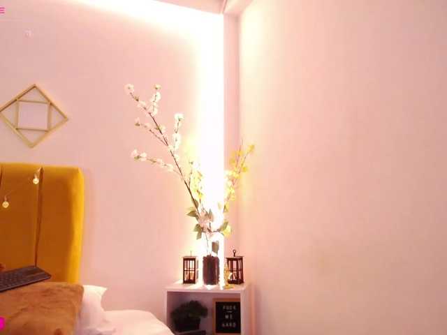 Live sex webcam photo for Aliceowenn #277565897