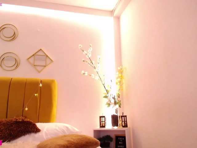 Live sex webcam photo for Aliceowenn #277693509