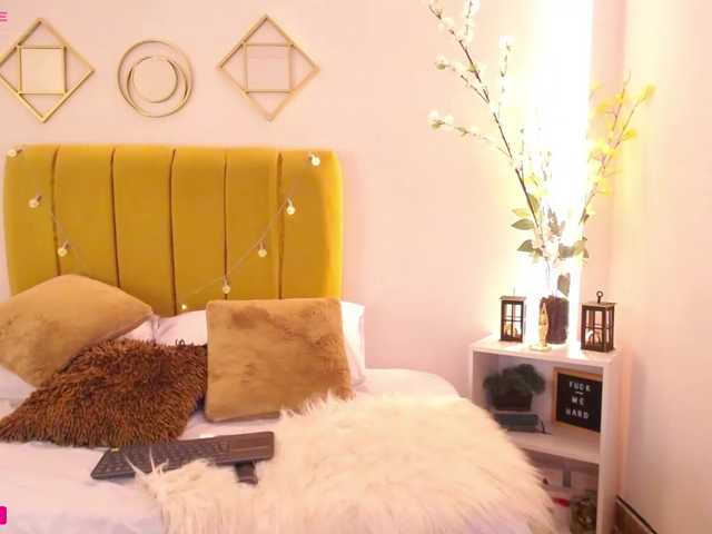 Live sex webcam photo for Aliceowenn #277834078