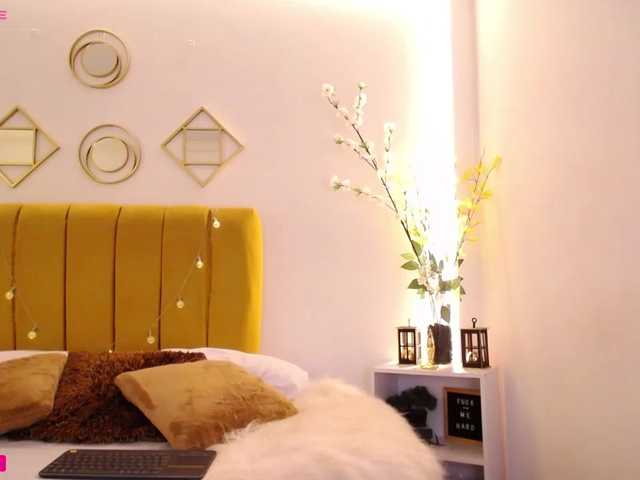 Live sex webcam photo for Aliceowenn #277847496