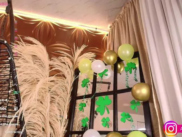 Live sex webcam photo for Aliceowenn #290693176