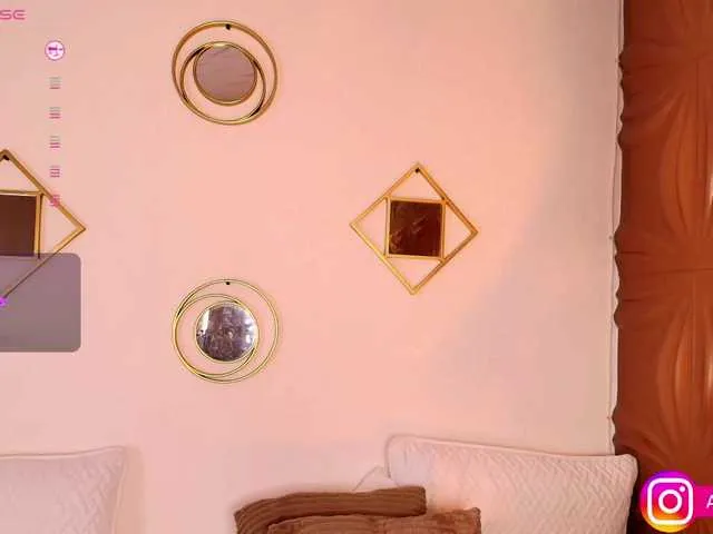 Live sex webcam photo for Aliceowenn #290858172