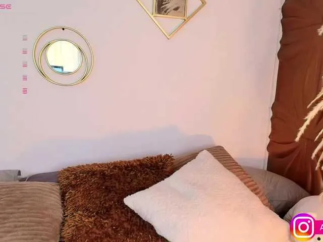 Live sex webcam photo for Aliceowenn #290985550