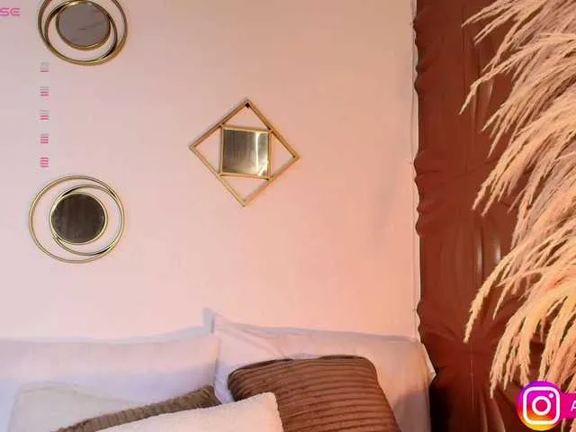 Live sex webcam photo for Aliceowenn #290999617