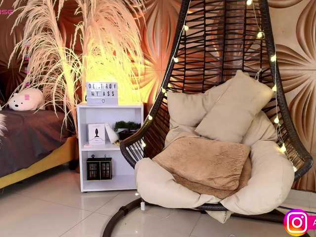 Live sex webcam photo for Aliceowenn #291170706