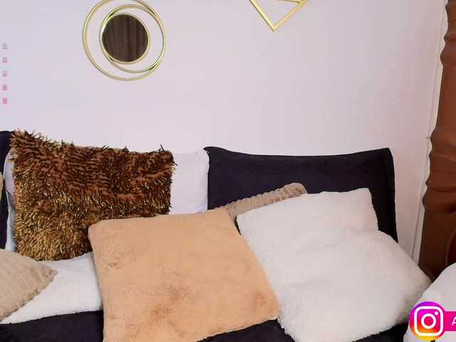 Live sex webcam photo for Aliceowenn #291462797