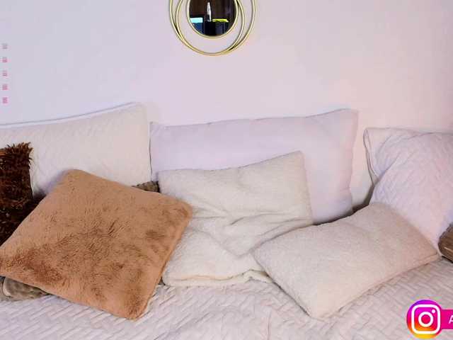 Live sex webcam photo for Aliceowenn #291545559