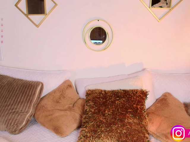 Live sex webcam photo for Aliceowenn #291579835