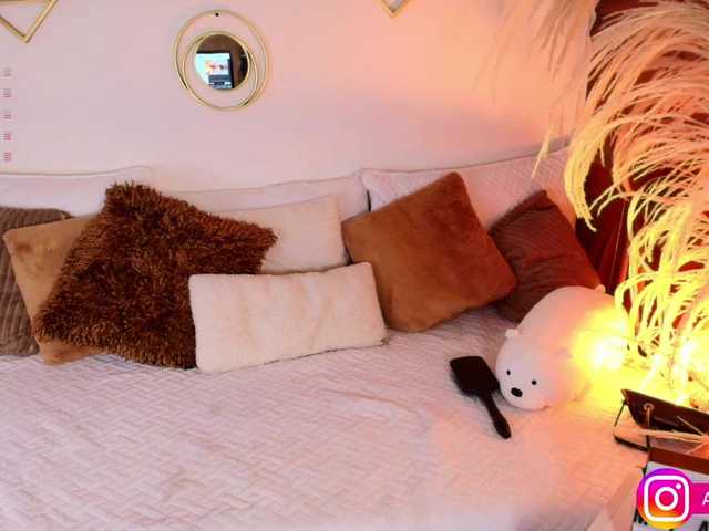 Live sex webcam photo for Aliceowenn #291585473