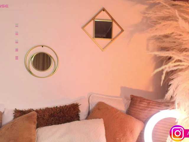 Live sex webcam photo for Aliceowenn #291723367