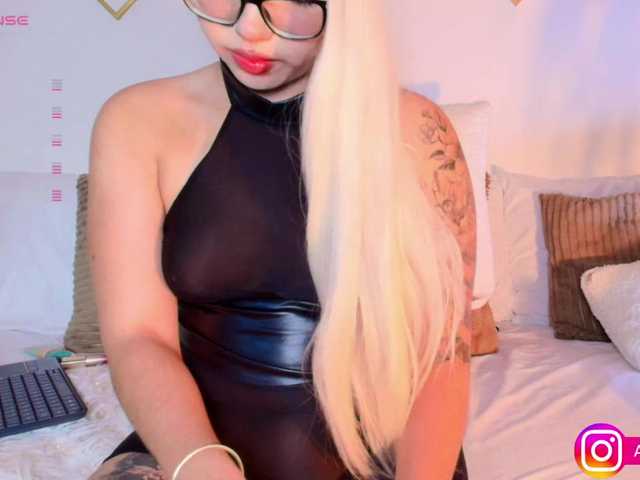 Live sex webcam photo for Aliceowenn #291787426