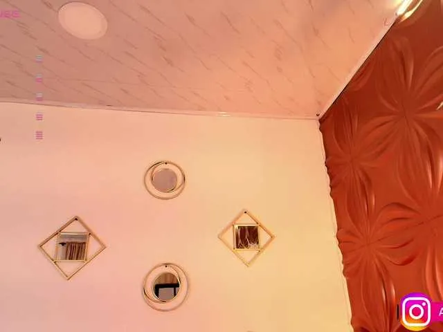 Live sex webcam photo for Aliceowenn #292010450