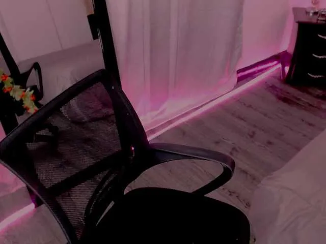 Live sex webcam photo for Alicesmithx7 #277526481