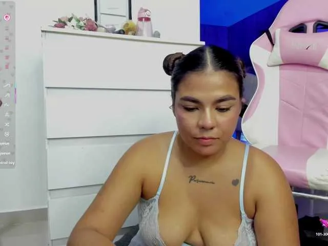 Live sex webcam photo for Alicethunder #294241394