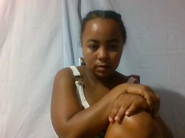 Live sex webcam photo for Alicia32 #278114623