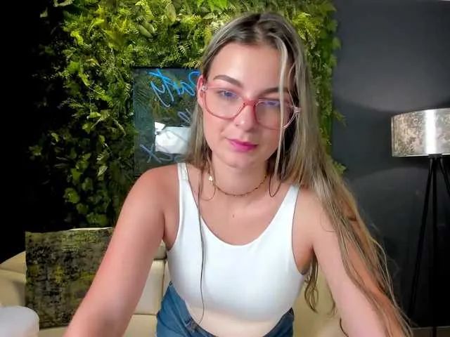 Live sex webcam photo for AliciaBliss1 #274165796
