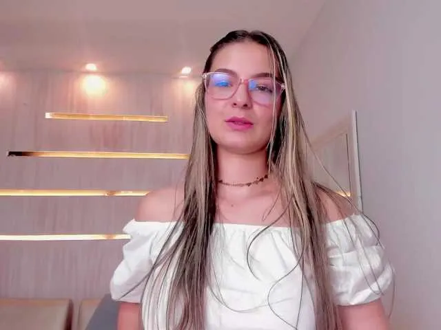 Live sex webcam photo for AliciaBliss1 #274271860