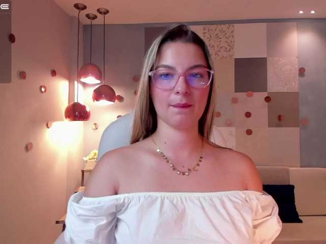 Live sex webcam photo for AliciaBliss1 #274605623