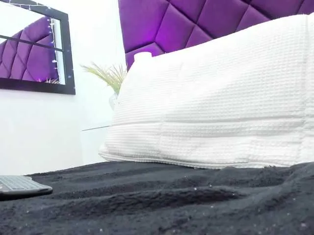 Live sex webcam photo for AliciaKennet #272668710