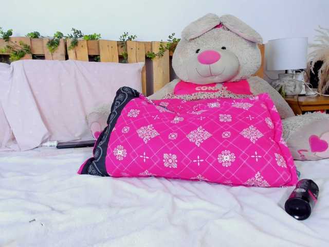 Live sex webcam photo for AliciaKennet #275659582