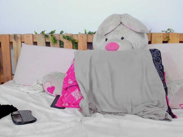 Live sex webcam photo for AliciaKennet #275703414