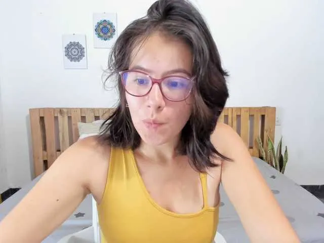 Live sex webcam photo for AliciaKennet #275931954