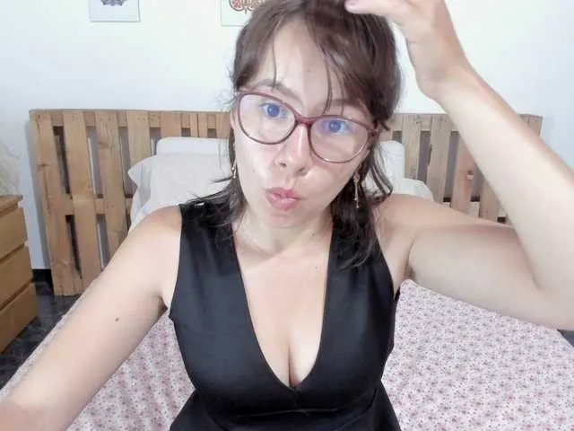 Live sex webcam photo for AliciaKennet #276298746