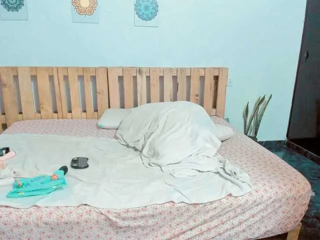 Live sex webcam photo for AliciaKennet #276399467
