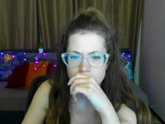 Live sex webcam photo for Aliciafolow009 #290282088