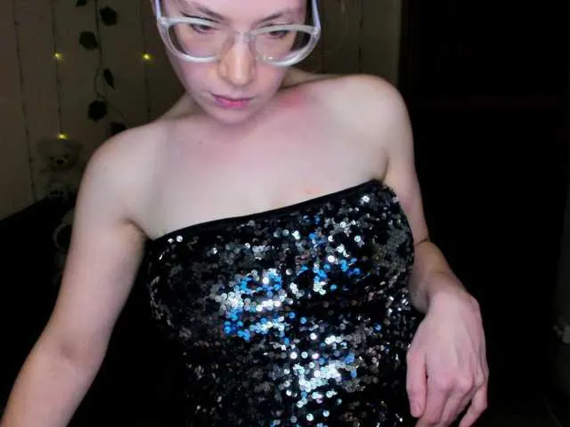 Live sex webcam photo for Aliciafolow009 #290312495