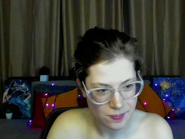 Live sex webcam photo for Aliciafolow009 #290469810