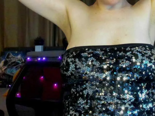 Live sex webcam photo for Aliciafolow009 #290503620
