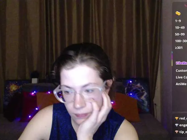 Live sex webcam photo for Aliciafolow009 #290644592