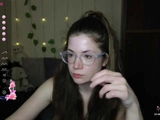 Live sex webcam photo for Aliciafolow009 #290816834