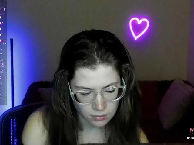 Live sex webcam photo for Aliciafolow009 #290825823