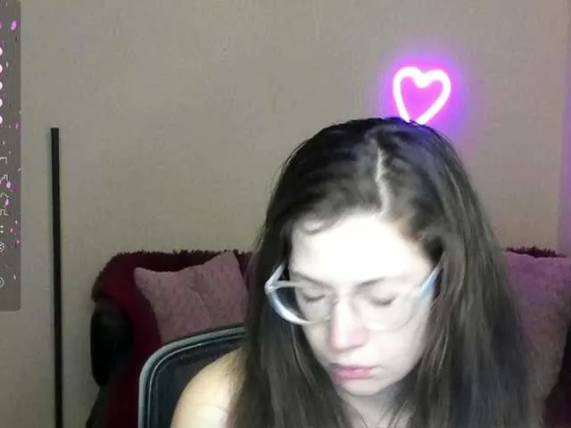 Live sex webcam photo for Aliciafolow009 #290832574