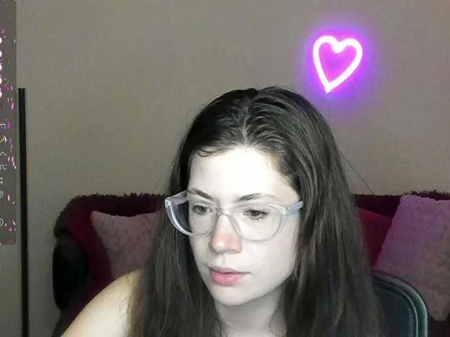 Live sex webcam photo for Aliciafolow009 #290834204