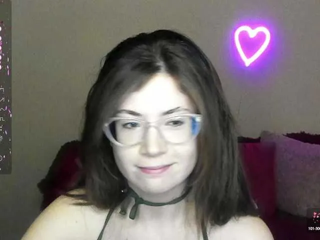 Live sex webcam photo for Aliciafolow009 #290839550