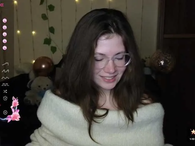 Live sex webcam photo for Aliciafolow009 #290855808
